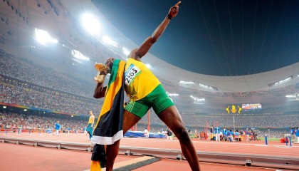 KAIYUNAPP-莱万刷新个人纪录，德甲火力全开，莱万拿过几次德甲金靴